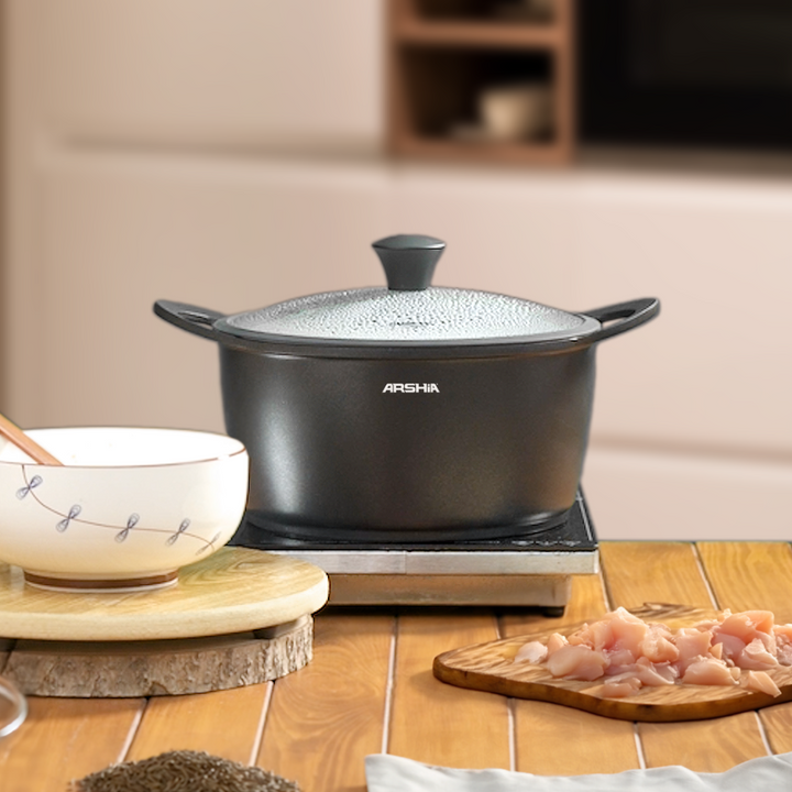 Arshia CO498 Casserole with Black PTFE Finish & Silicone Lid – Heat-Resistant with Bakelite Knob